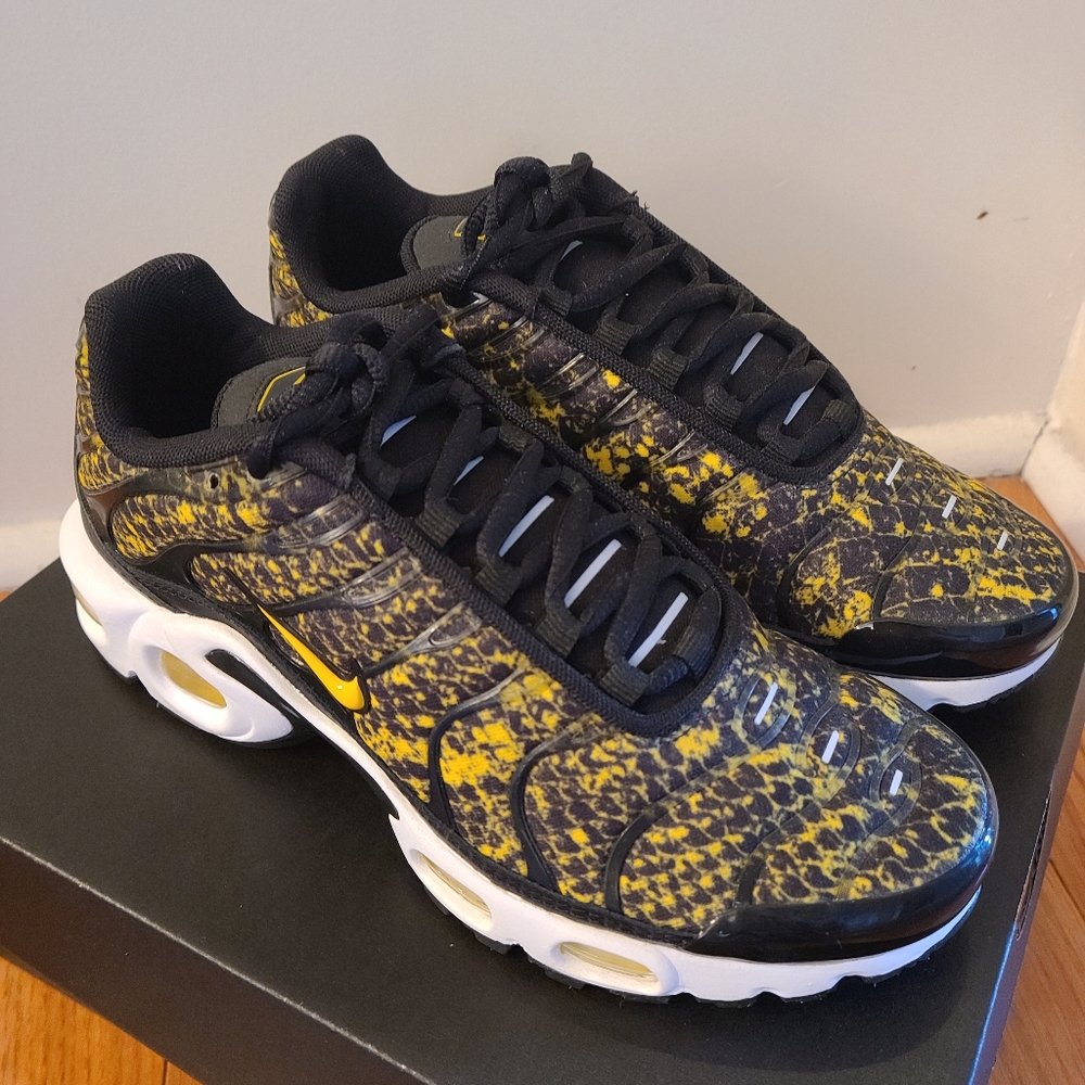 Womens Air Max Plus ' Snakeskin